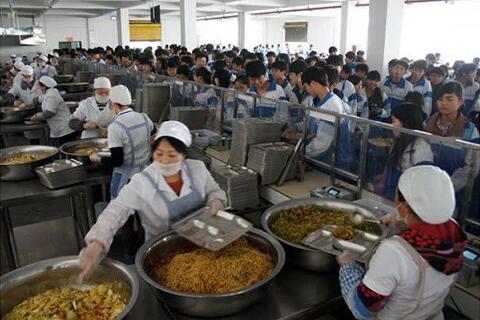 學(xué)校食堂承包這個(gè)近乎被壟斷的賺錢(qián)生意，如今卻“開(kāi)不下去”？