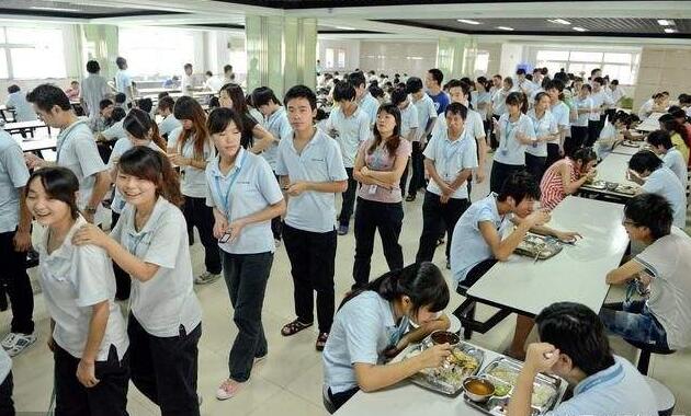 企業(yè)將食堂承包出去一年到底能省多少錢(qián)？