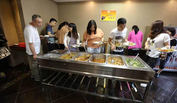 什么是團(tuán)膳服務(wù),食堂是否屬于團(tuán)膳膳食？